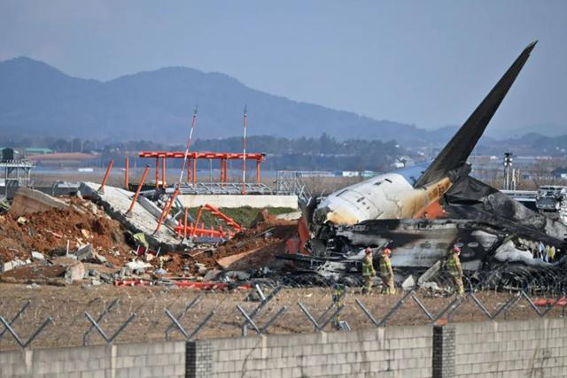 韓國墜機(jī)事故致179人遇難、2人獲救